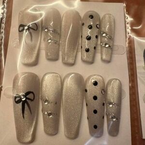 "Silver Charm" Press-On Nail‎ Set – Rhinestones, Bows & Glitter Accents